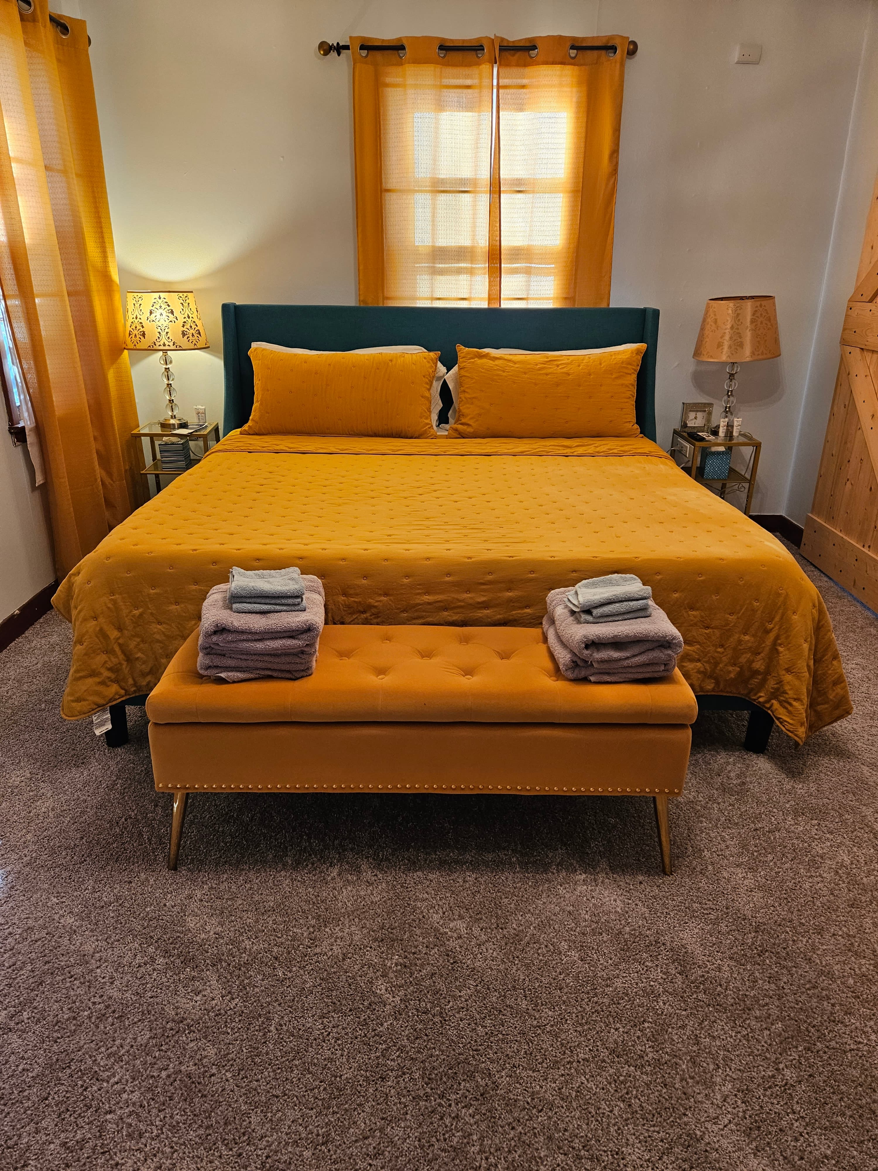 Charlie's Hideaway- Fully Furnished 4