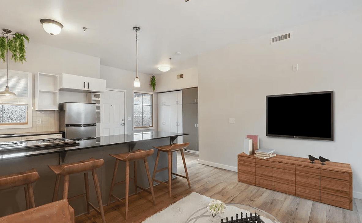 Bright & Stylish Salt Lake Stay 2