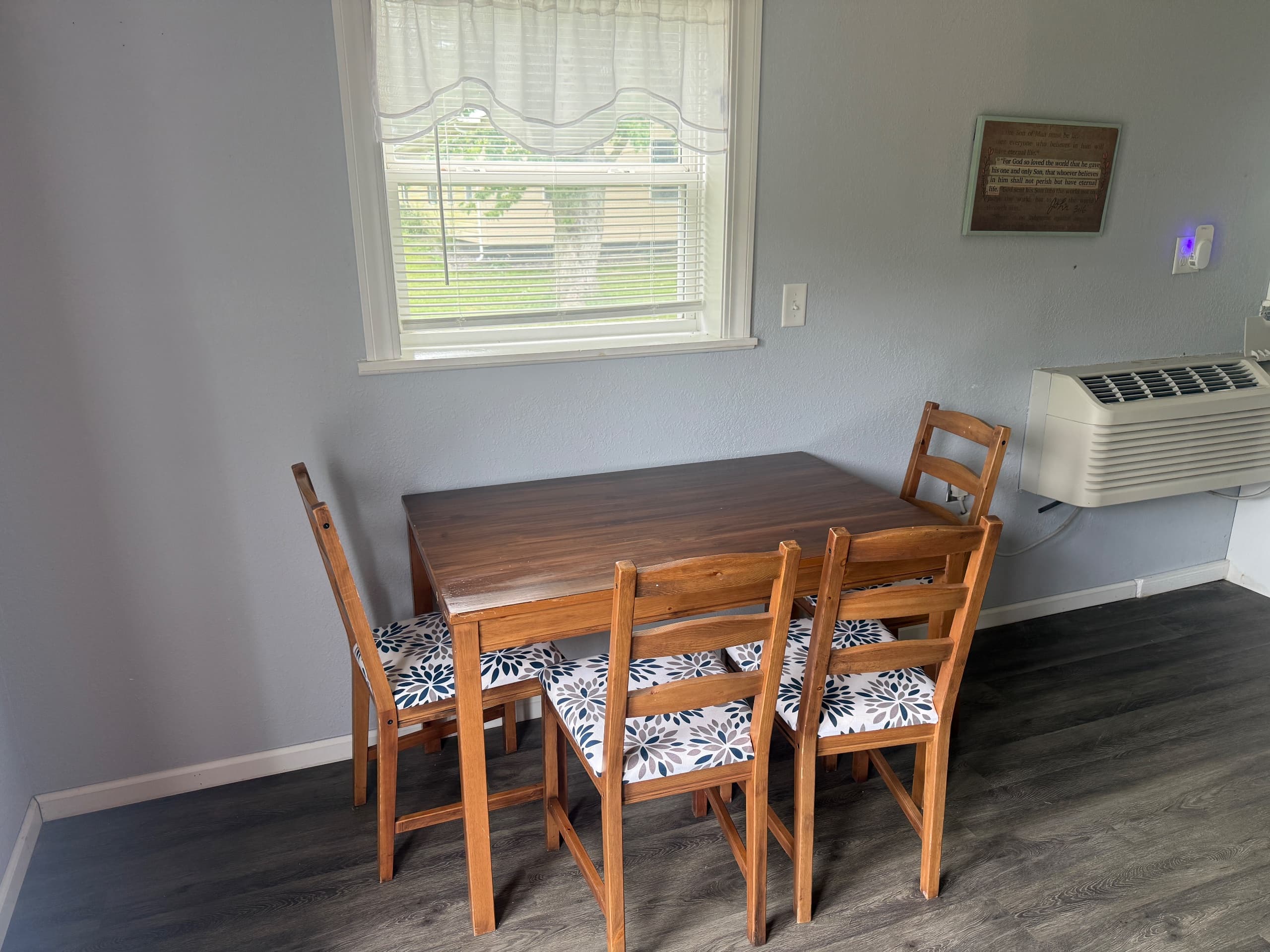 Peaceful Lakeview Apartment 4