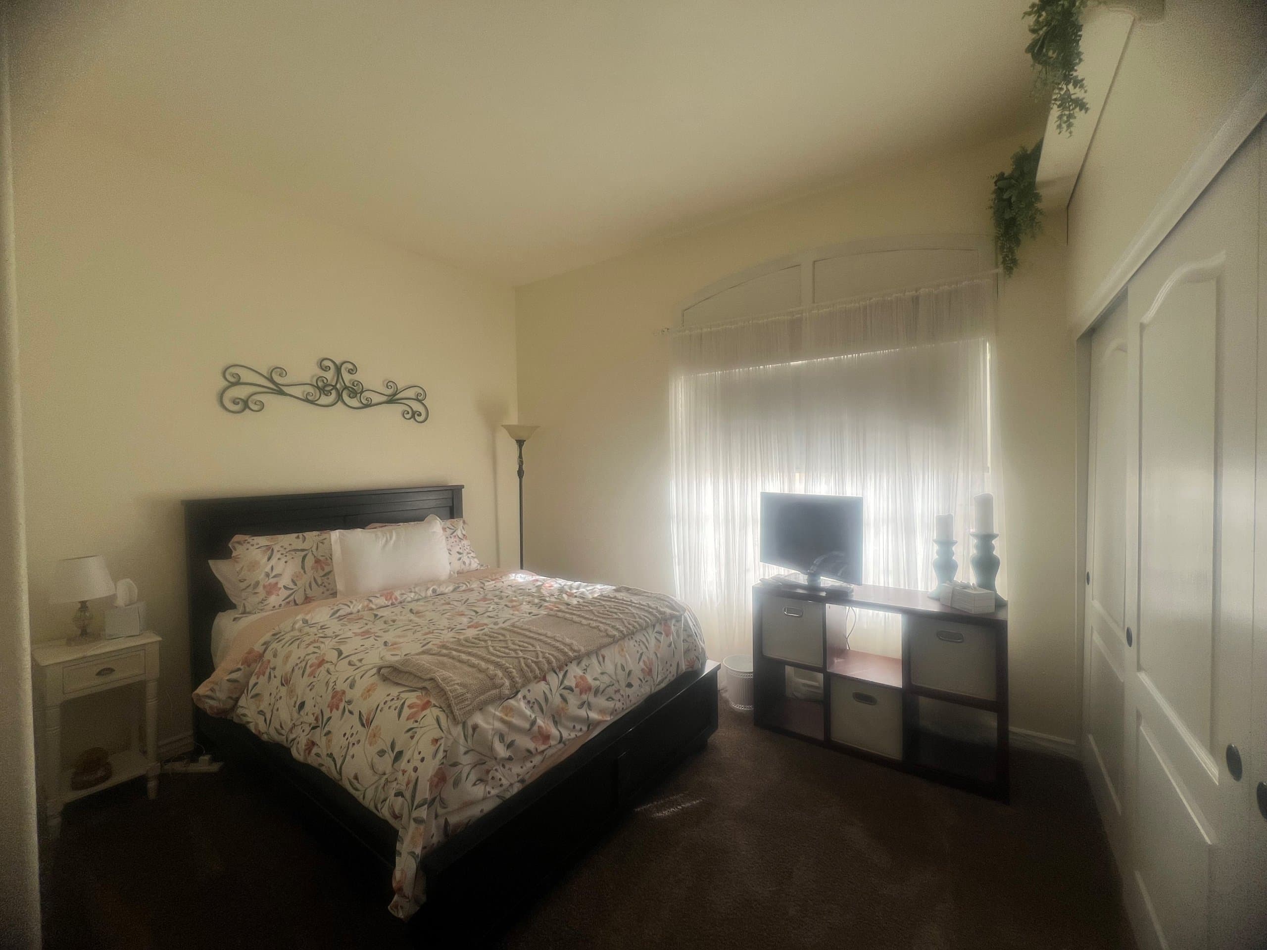 Private Bedroom & Bathroom 2