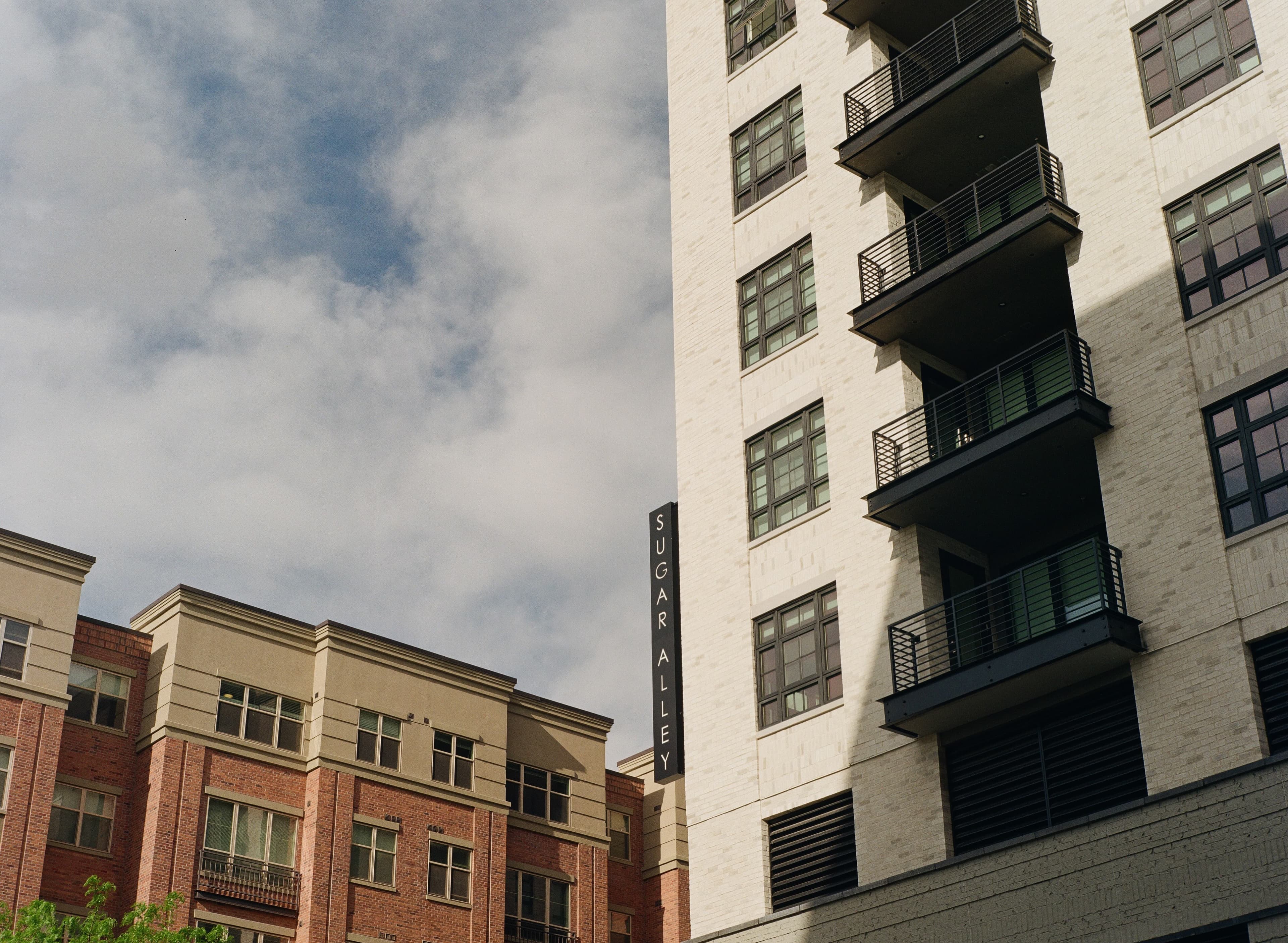 When is the best time to rent an apartment?